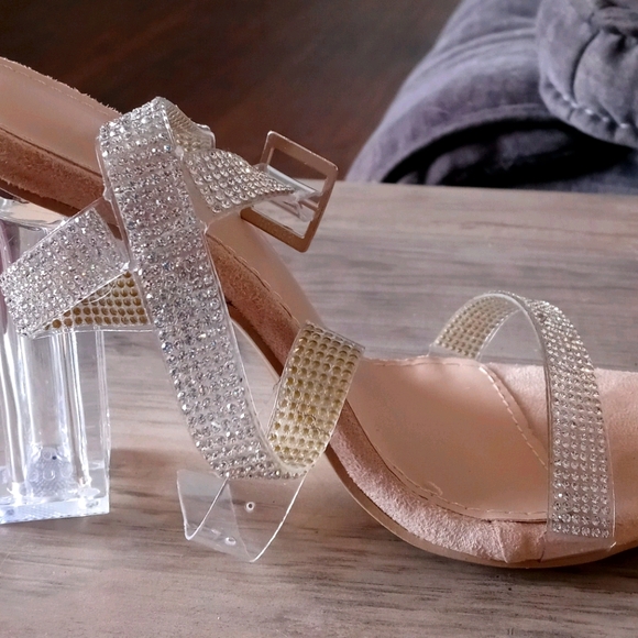 Heels - Picture 2 of 4